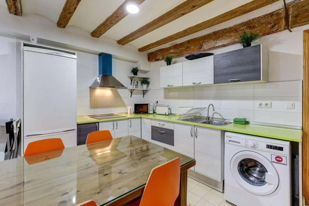 7 Pax Montserrat Ramblas Barcelona Exterior foto
